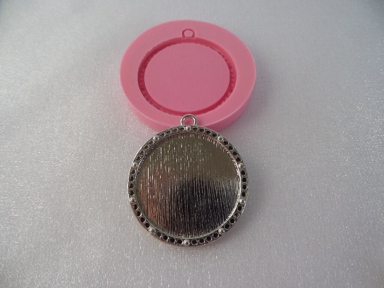 Round Cameo Setting Silicone Mold for Resin, Clay, Fondant, and Jewelry Making