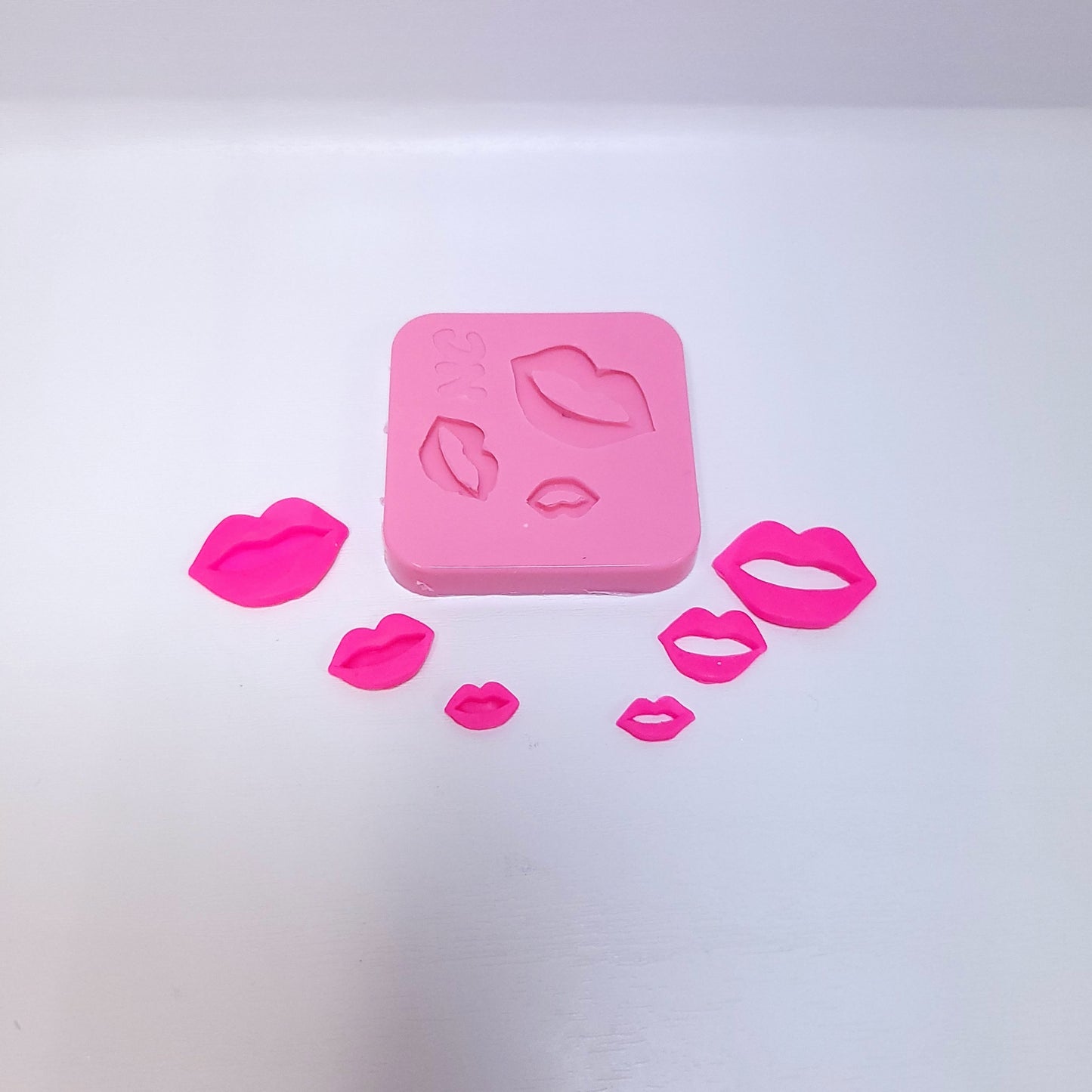 Lips Kiss Silicone Mold for Fondant Resin Clay Miniatures Cupcake Decorations