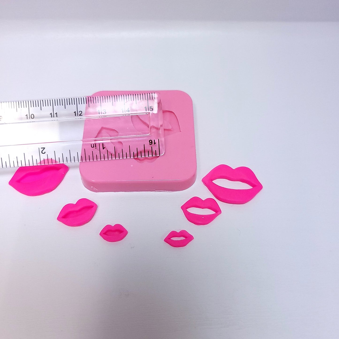 Lips Kiss Silicone Mold for Fondant Resin Clay Miniatures Cupcake Decorations