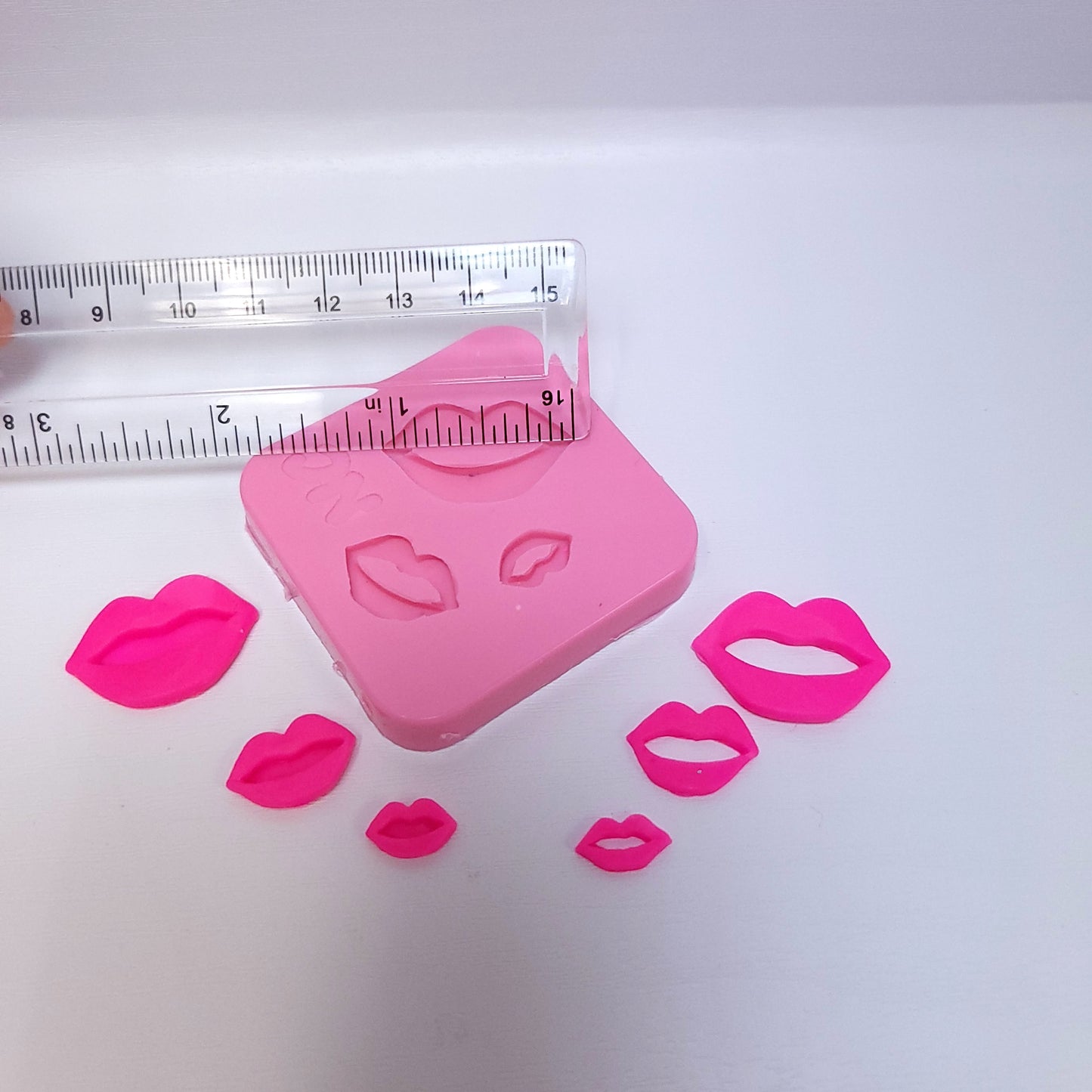 Lips Kiss Silicone Mold for Fondant Resin Clay Miniatures Cupcake Decorations