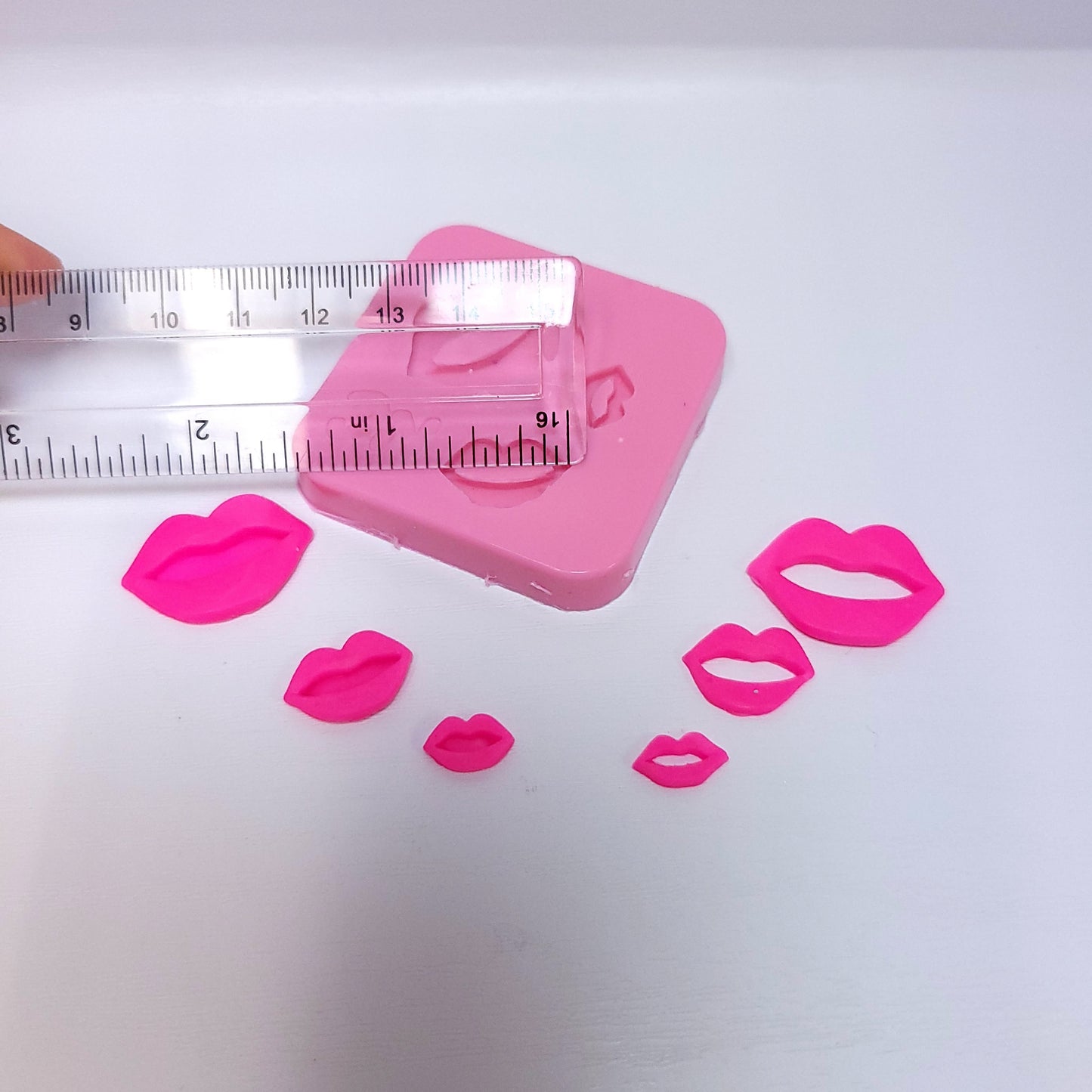 Lips Kiss Silicone Mold for Fondant Resin Clay Miniatures Cupcake Decorations
