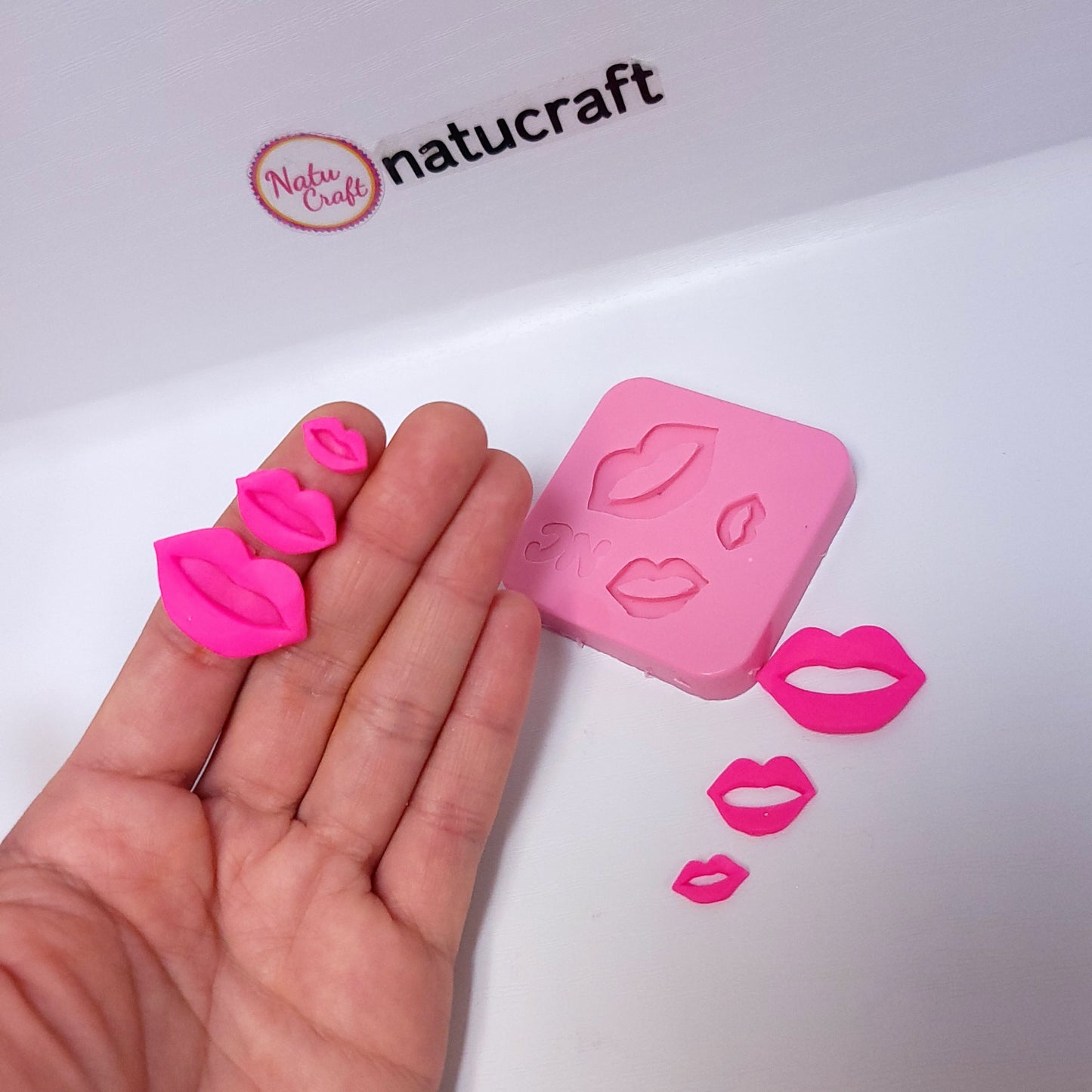 Lips Kiss Silicone Mold for Fondant Resin Clay Miniatures Cupcake Decorations