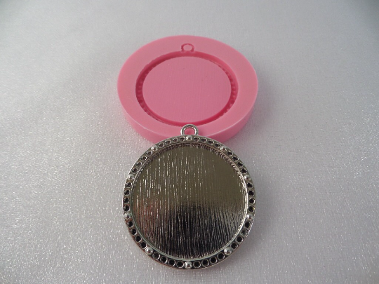 Round Cameo Setting Silicone Mold for Resin, Clay, Fondant, and Jewelry Making